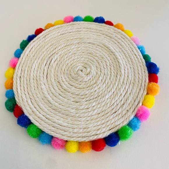 E&E Craft Shoppe| Pom Pom macramé drink coasters - Picture 3 of 5